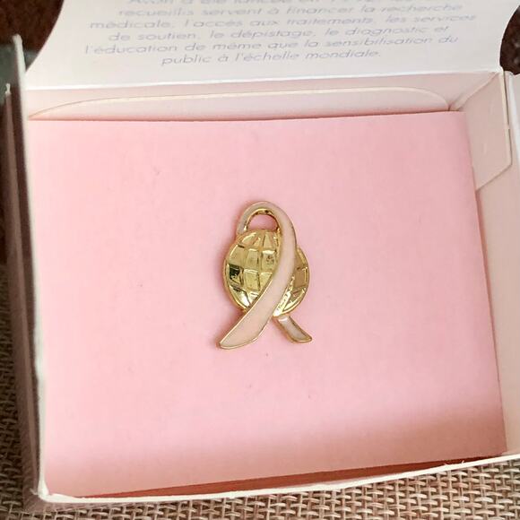 Vintage Avon Walk Around the Work for Breast Cancer Pin - Picture 2 of 16
